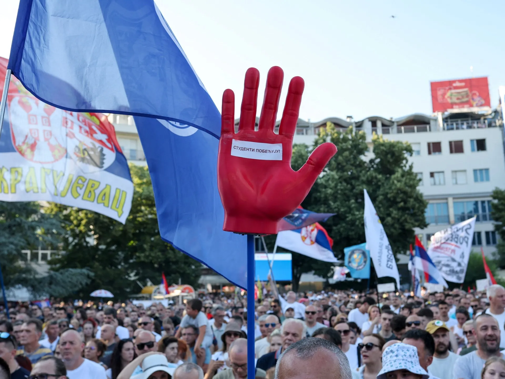 Protestele din Serbia continuă, chiar și după promisiunea lui Vucic de a demisiona