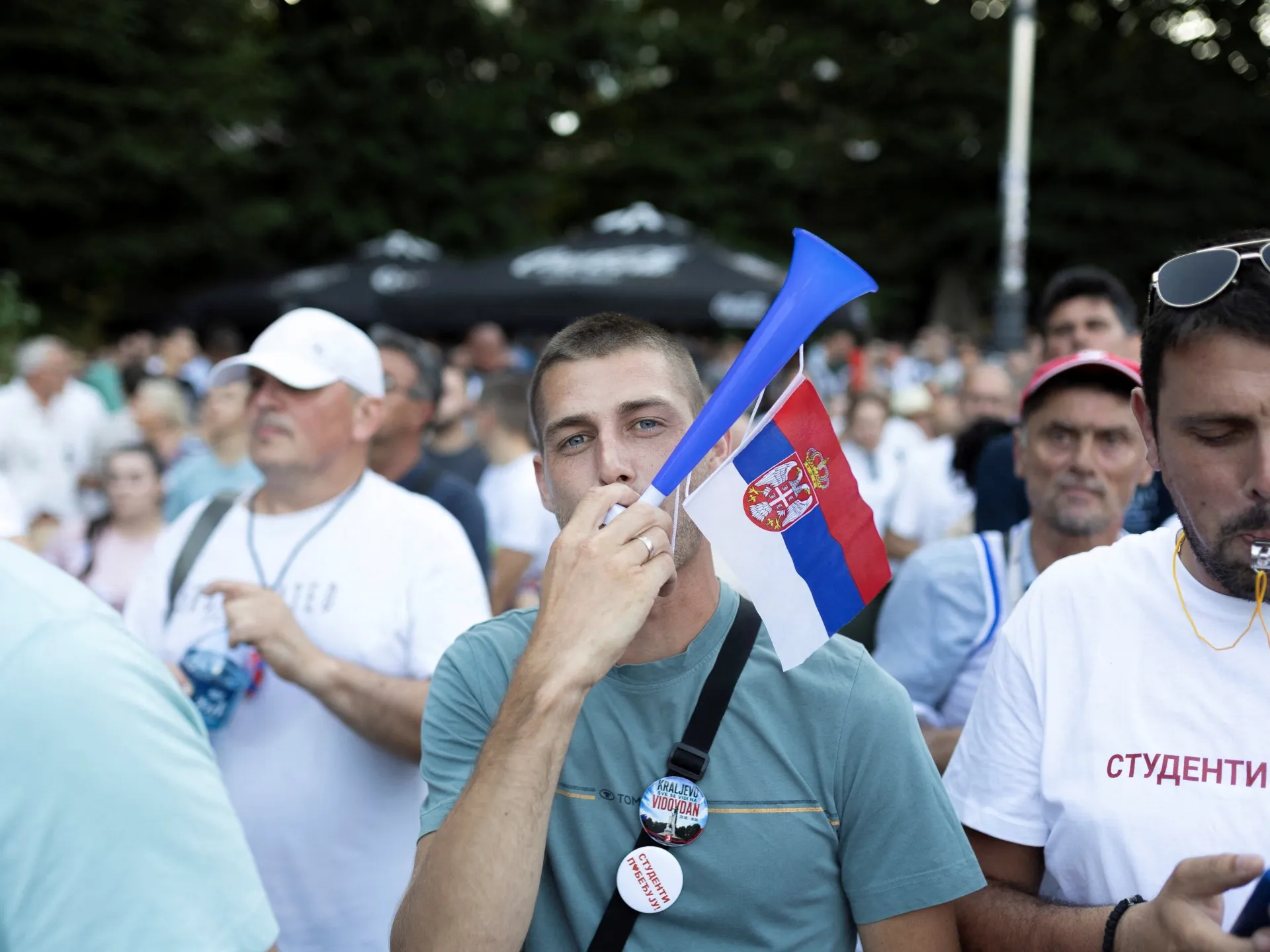 Protestatarii din Serbia se îndoiesc că demisia lui Vucic va aduce schimbări reale
