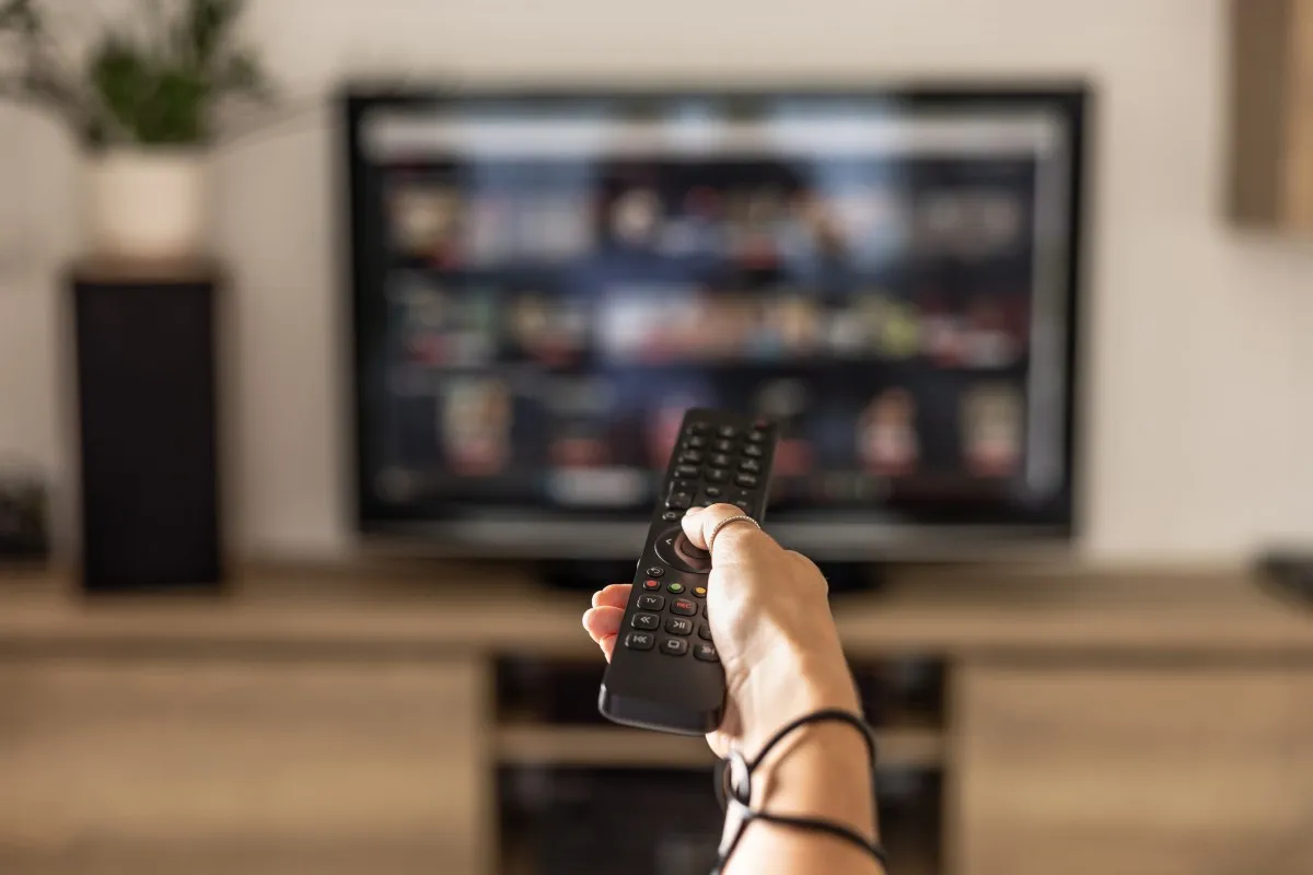 Legea din California care interzice reclamele zgomotoase pe platformele de streaming intră în vigoare pe 1 iulie