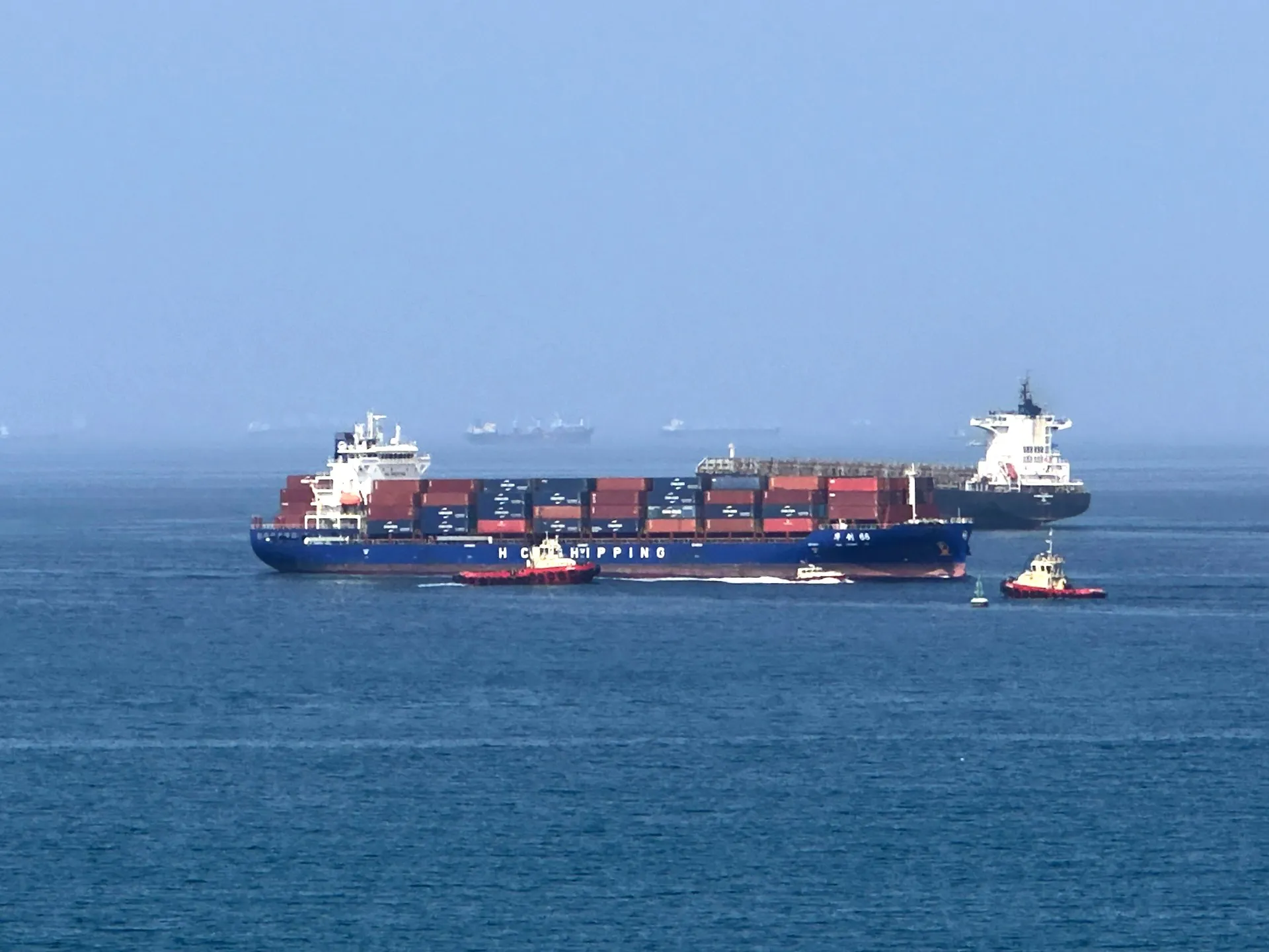 Iran insistă asupra controlului Strâmtorii Hormuz în timp ce SUA și Iranul reiau negocierile la Doha