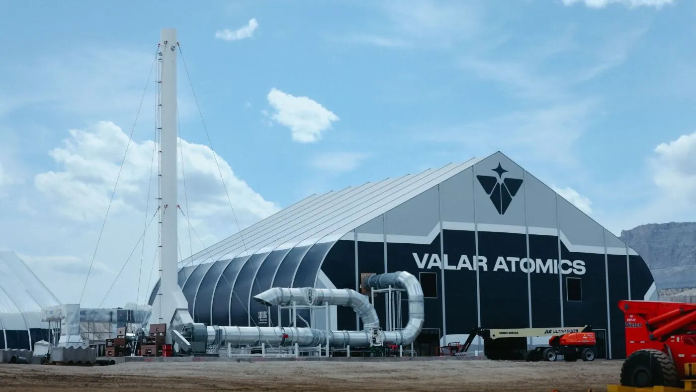 Roșu, alb și albastru strălucitor: Cursa lui Trump pentru noi reactoare nucleare ajunge la linia de sosire