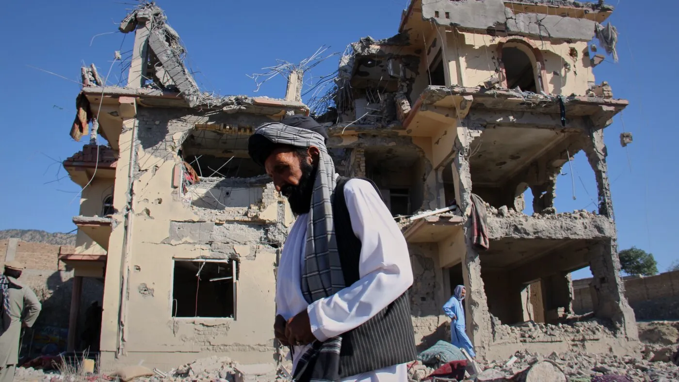 Atacuri aeriene pakistaneze în Afganistan: 36 de civili uciși, 160 răniți. Tensiuni la cote maxime între vecini