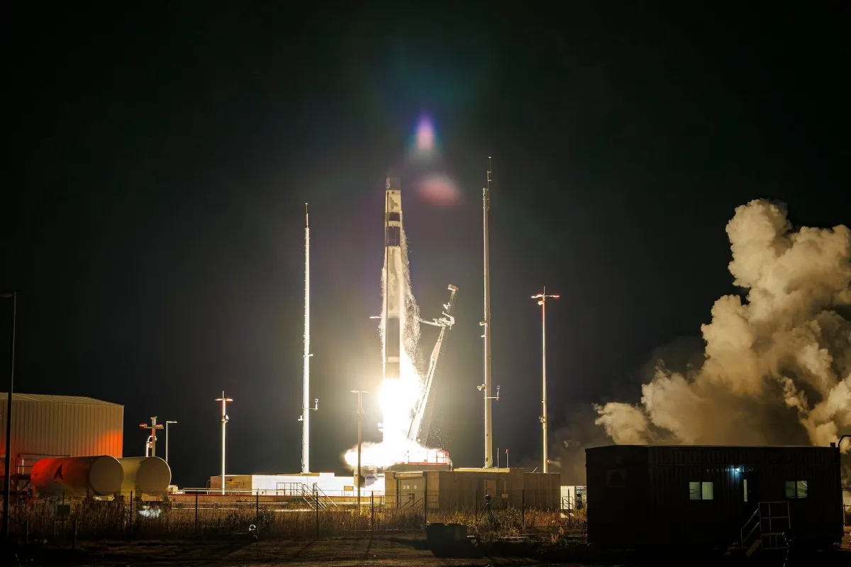 Rocket Lab continuă seria de achiziții și cumpără compania de sateliți Iridium