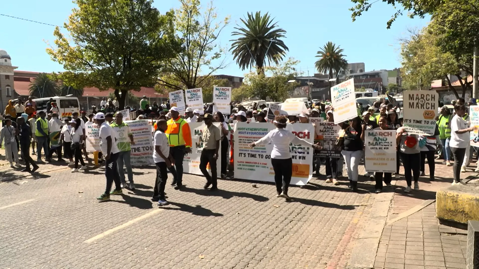 Migranții fără acte fug din Africa de Sud pe fondul protestelor anti-imigranți în creștere
