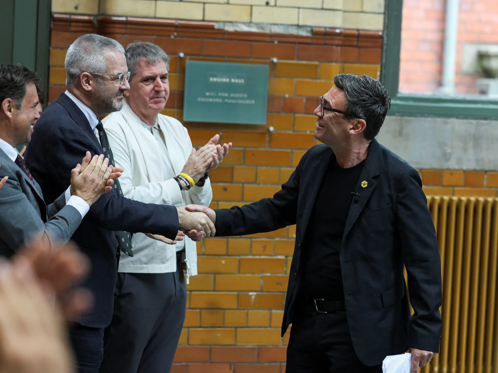 Andy Burnham promite descentralizare și disciplină fiscală dacă devine premier britanic