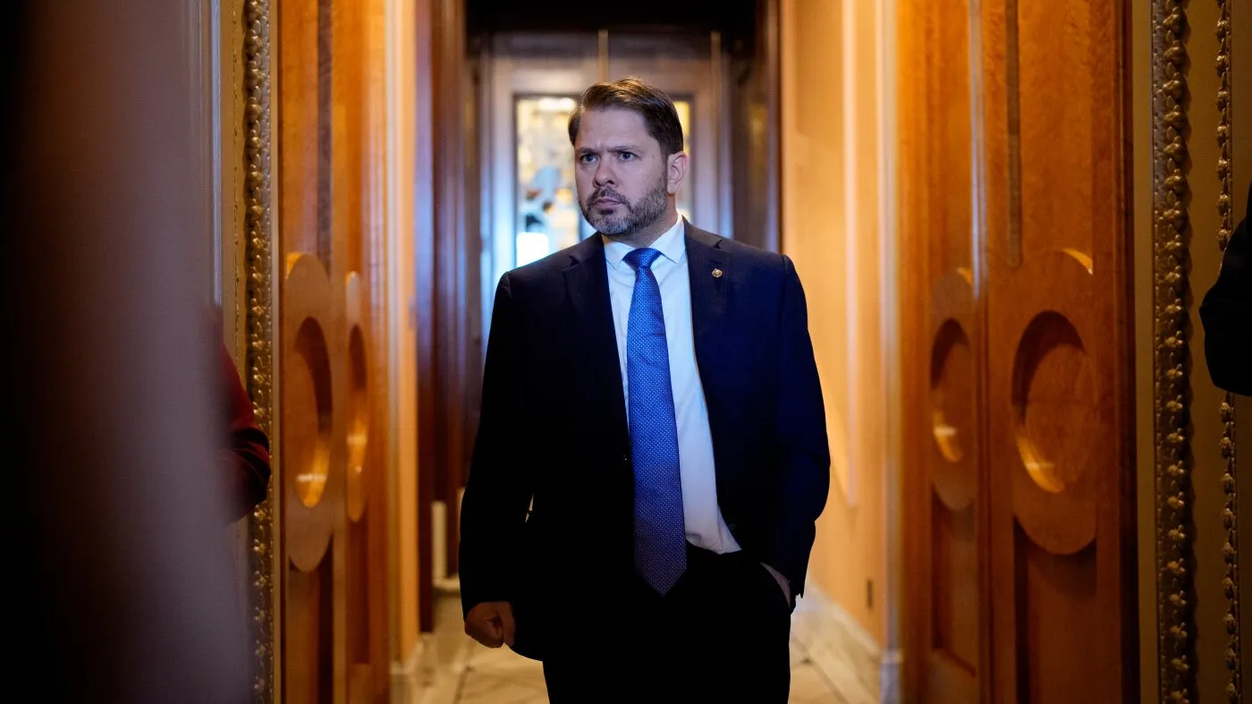 Comitetul de Etică al Senatului respinge plângerea împotriva senatorului Ruben Gallego