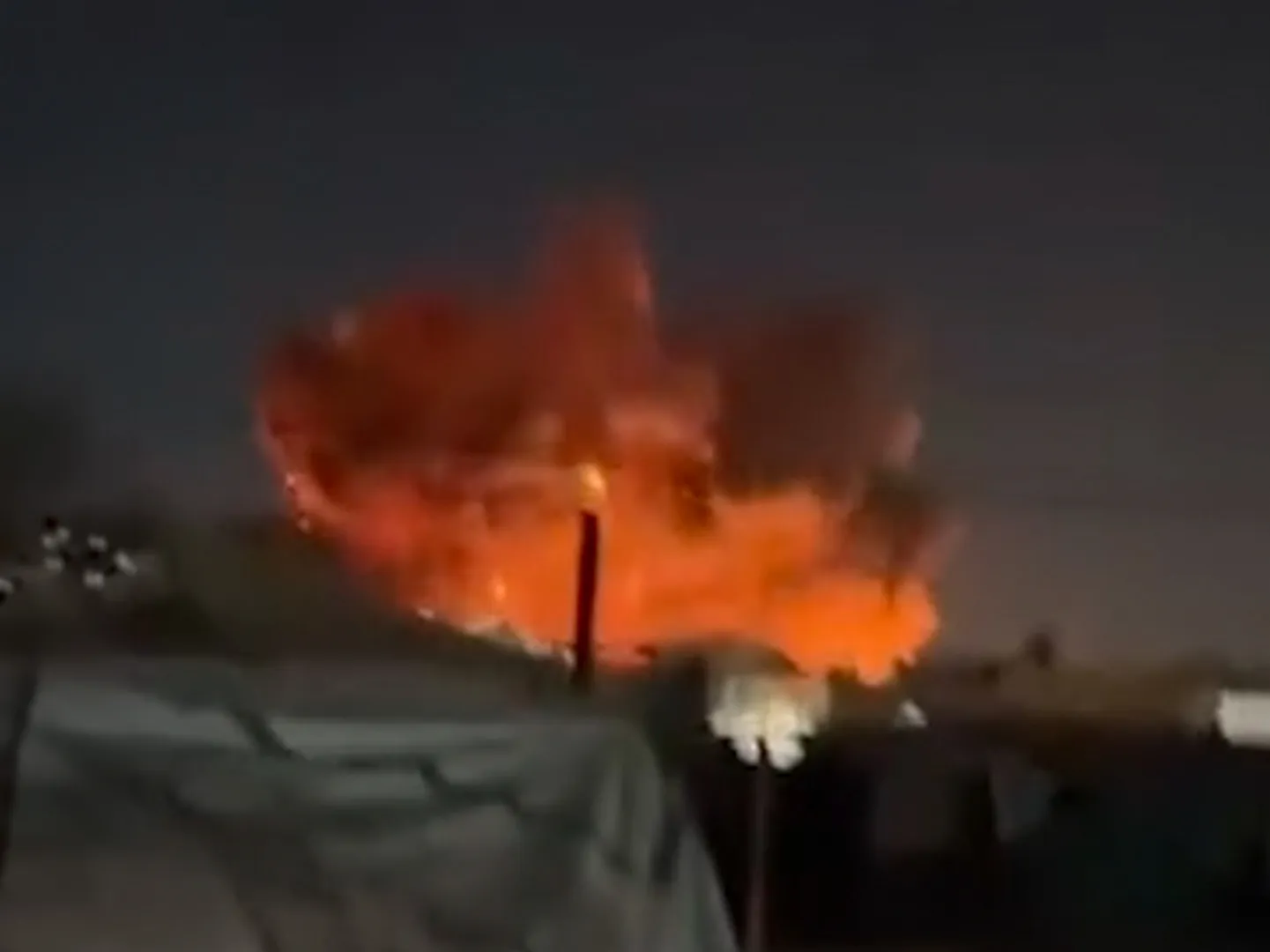 Atac israelian în Gaza: două persoane ucise și corturi incendiate într-o zonă umanitară