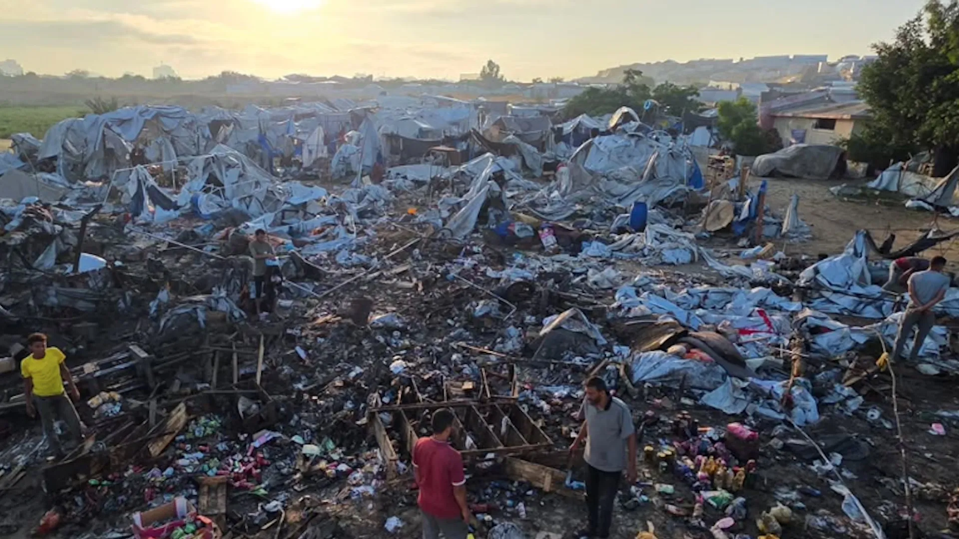 Atac israelian în Gaza: cel puțin doi morți și sute de persoane strămutate în tabăra al-Mawasi