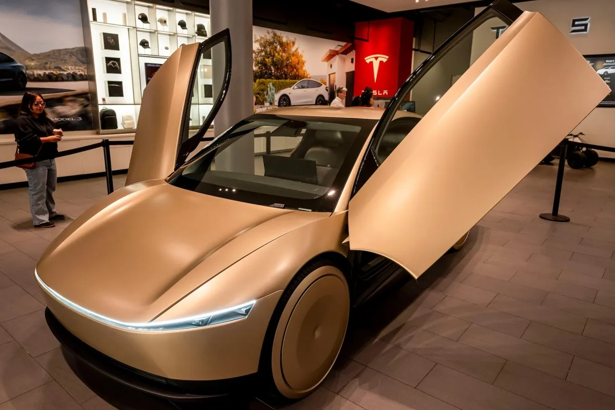 Tesla începe testarea Cybercab-ului fără pedale sau volan în Austin