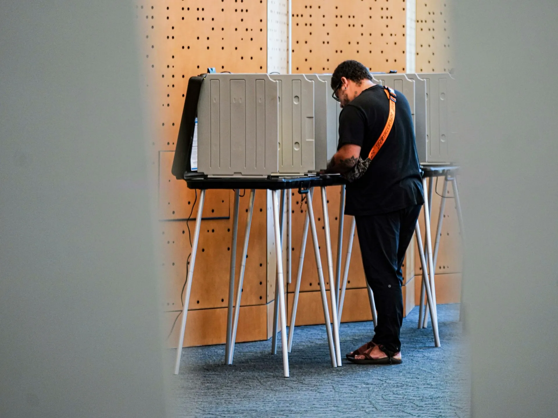Curtea Supremă a SUA anulează limitele de cheltuieli electorale: o decizie istorică cu impact major