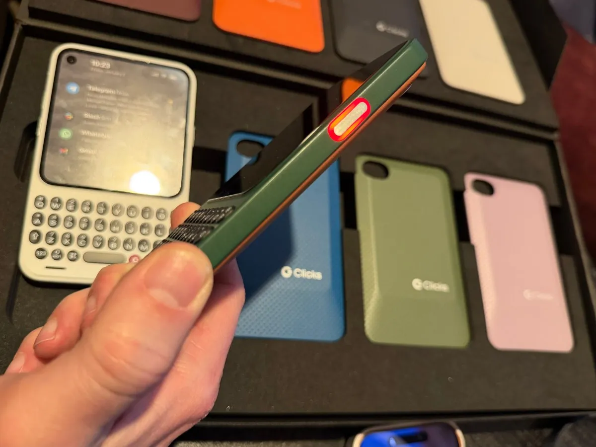 Clicks Technology dezvăluie telefonul inspirat de BlackBerry într-un nou video hands-on