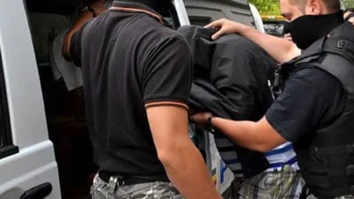 A pândit-o, a atins-o în zona intimă și a fugit. Agresorul sexual din Vâlcea a ajuns după gratii